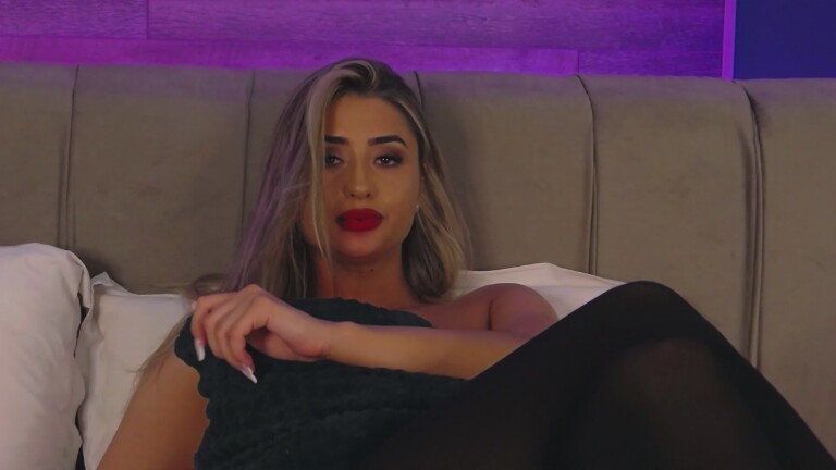 LoraDevine's Streamate show and profile