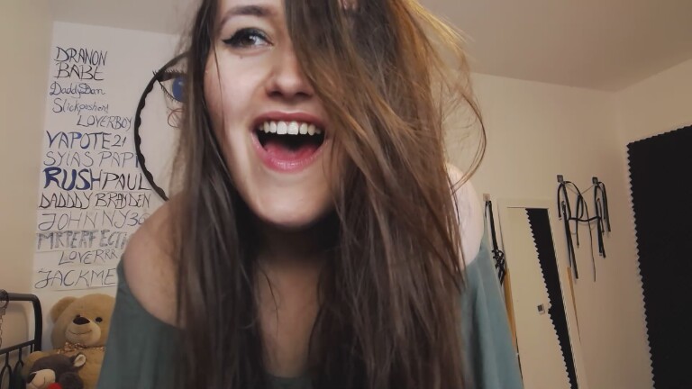 SYIA's Streamate show and profile