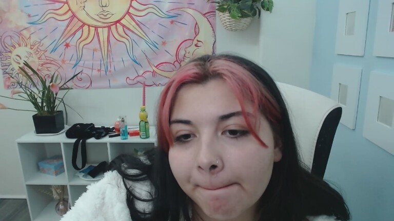 ToriPierce's Streamate show and profile