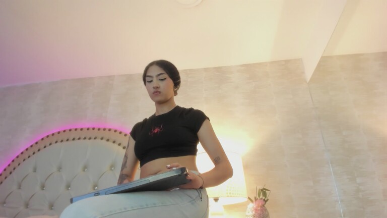 EllaEvanz's Streamate show and profile