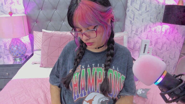 MaddyeWaves's Streamate show and profile