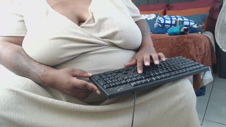 BigBurstyBelly's Streamate show and profile