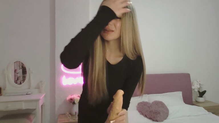 EMYILIA's Streamate show and profile