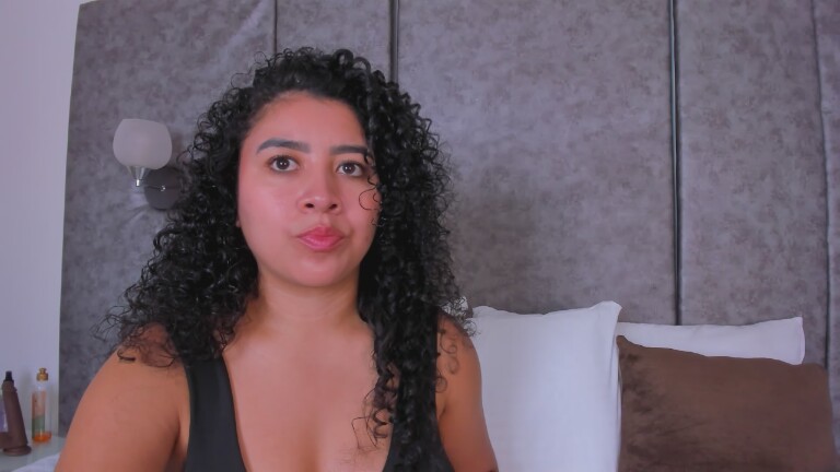 Tharaa24's Streamate show and profile