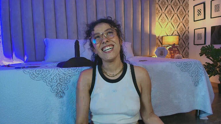 Emma_Lunny's Streamate show and profile