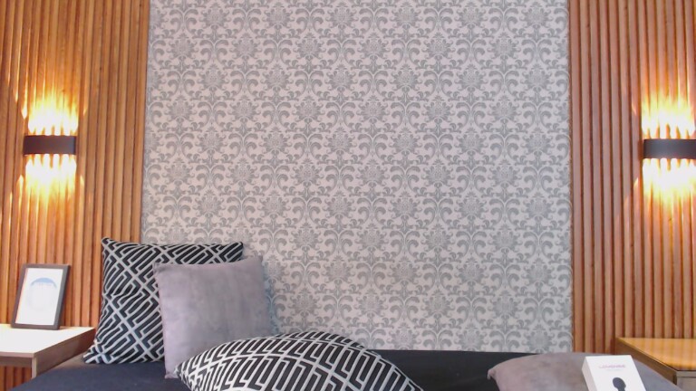 Charlotte_18's Streamate show and profile