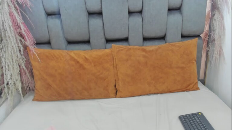 GABYHANK's Streamate show and profile