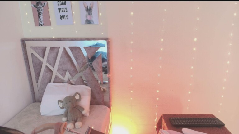 MelanieeSMT's Streamate show and profile