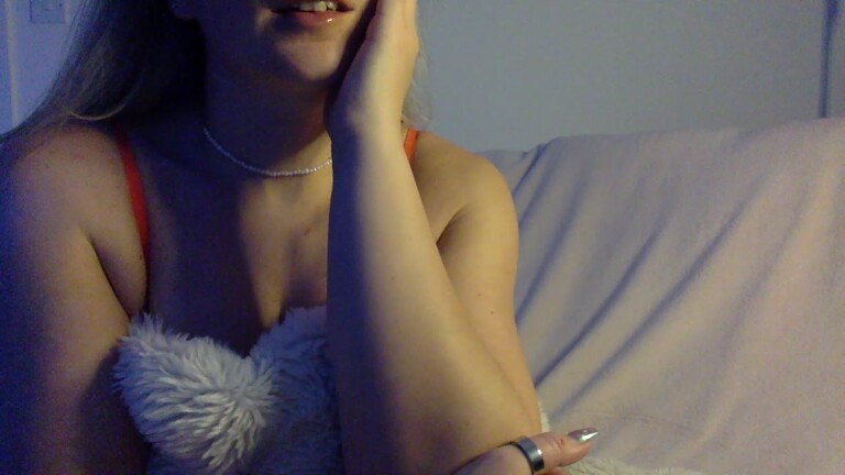 PeachyVelvetBunny's Streamate show and profile