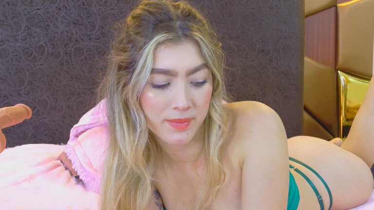 LauraFord's Streamate show and profile