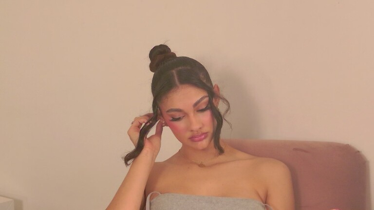 AlessandraCapone's Streamate show and profile