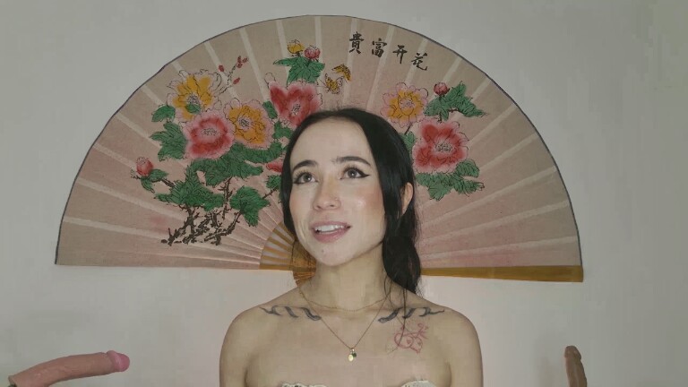 SweetSara33's Streamate show and profile