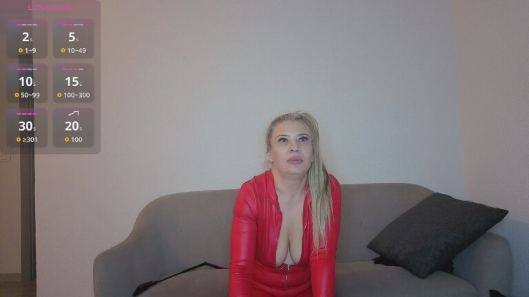 NadyaRubia's Streamate show and profile