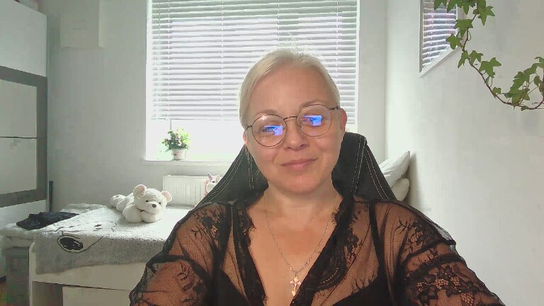 LinsyKim's Streamate show and profile