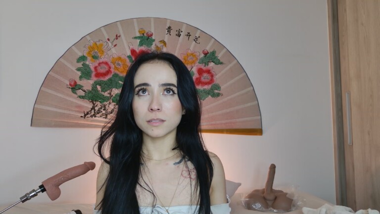 SweetSara33's Streamate show and profile