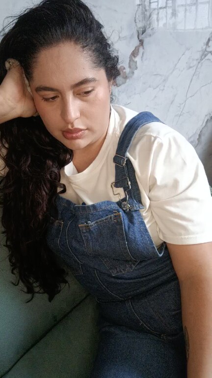 SharaThomas's Streamate show and profile