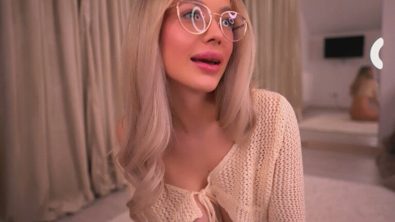 KylieJoyce's Streamate show and profile