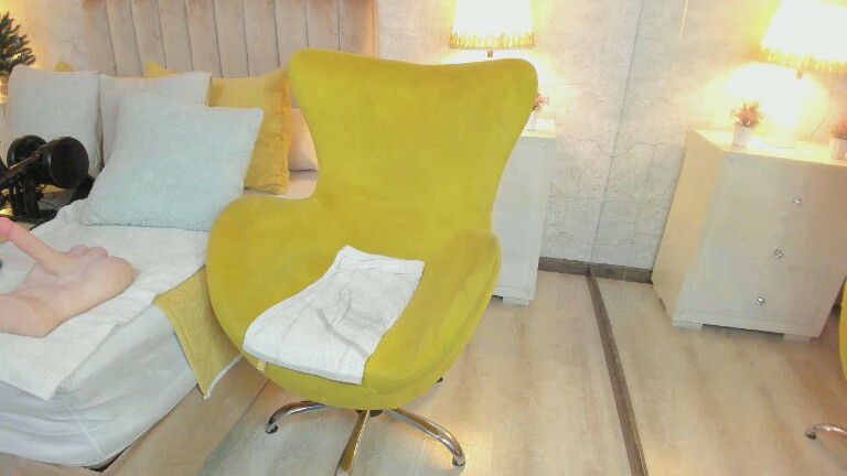 MoulinLamour's Streamate show and profile