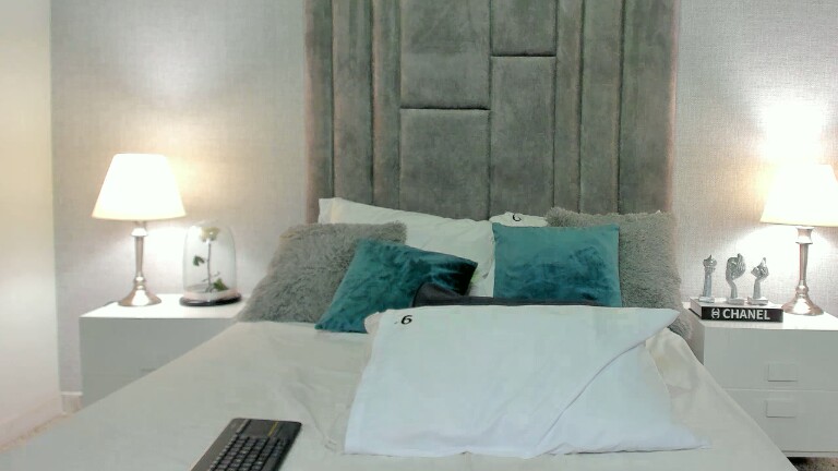 ZairaAbad's Streamate show and profile