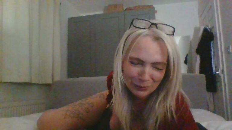 Elly49's Streamate show and profile