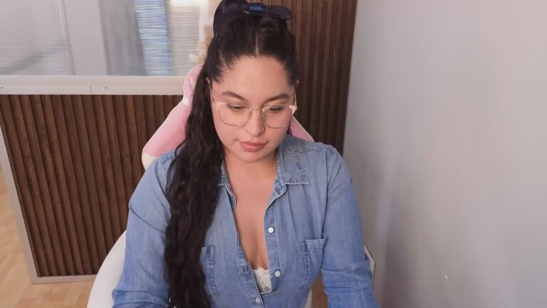 SharaThomas's Streamate show and profile