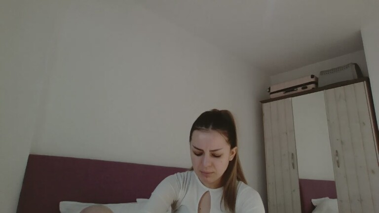 EMYILIA's Streamate show and profile