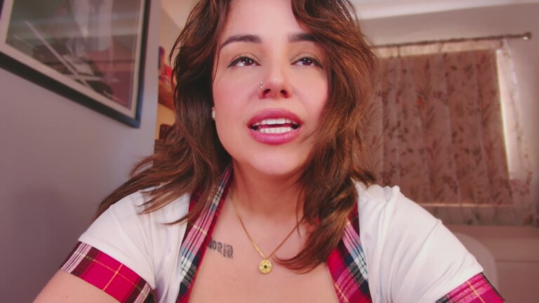 Aerin's Streamate show and profile