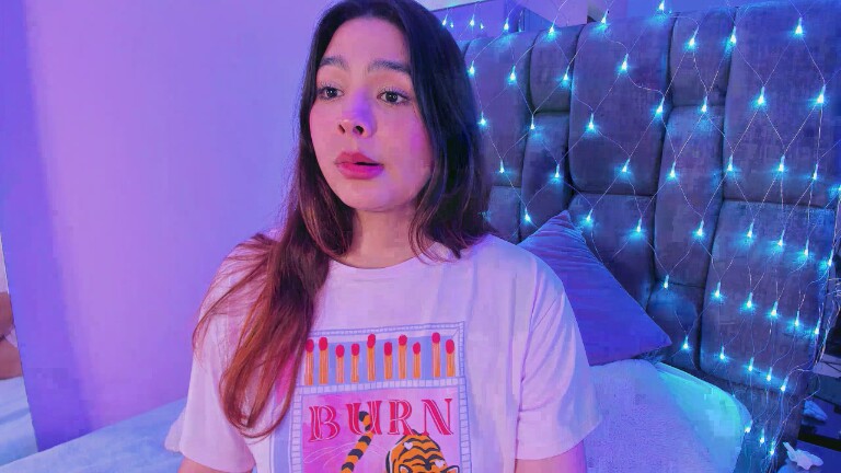 AnnaWhhitte's Streamate show and profile