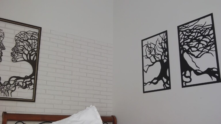 LEONAAx's Streamate show and profile