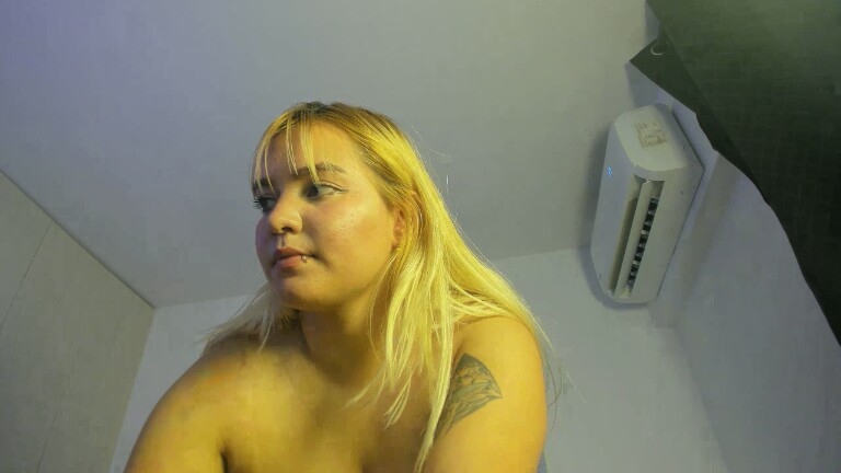 SkyLumen's Streamate show and profile