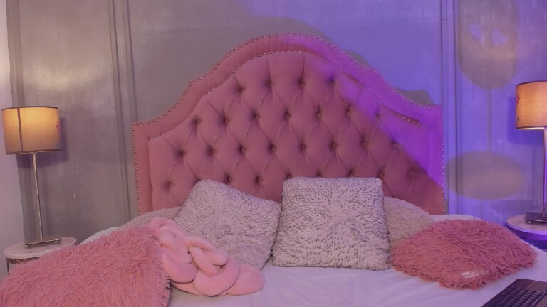 IsabellaWest's Streamate show and profile