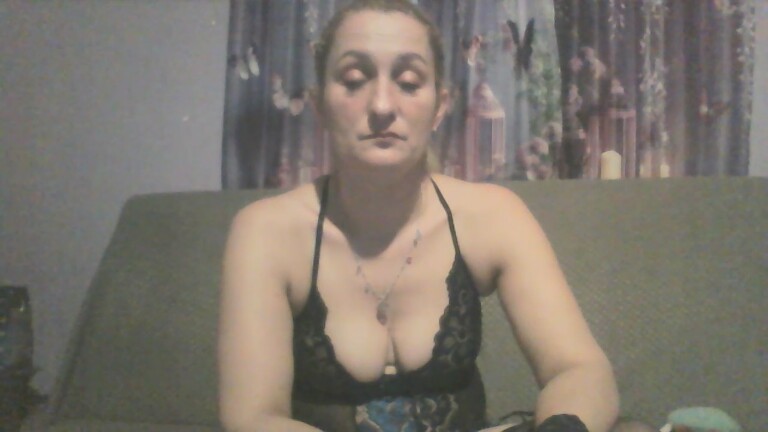 RANNIYA's Streamate show and profile