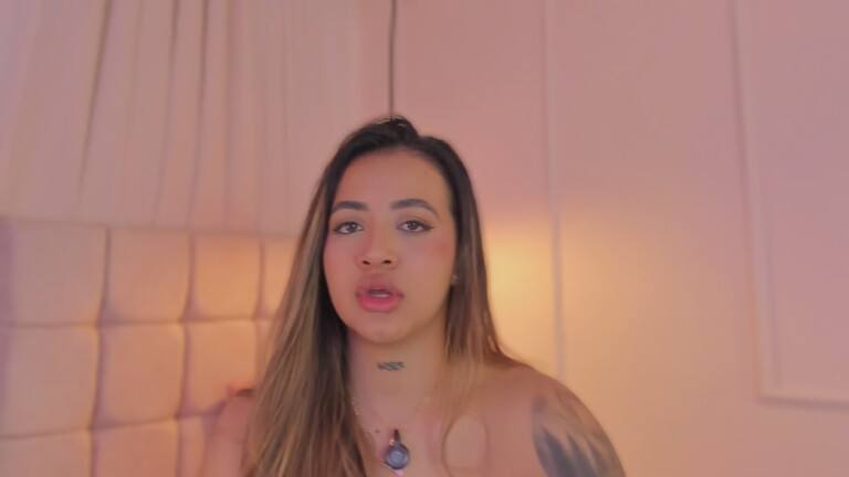 Crystal_W's Streamate show and profile