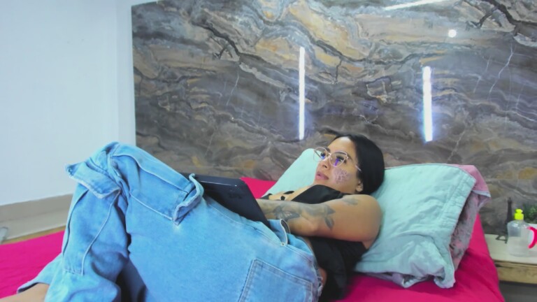 EstefygomezX's Streamate show and profile