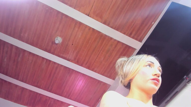 Sara019's Streamate show and profile