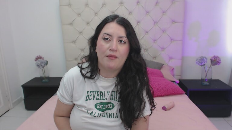 LalaMilan's Streamate show and profile