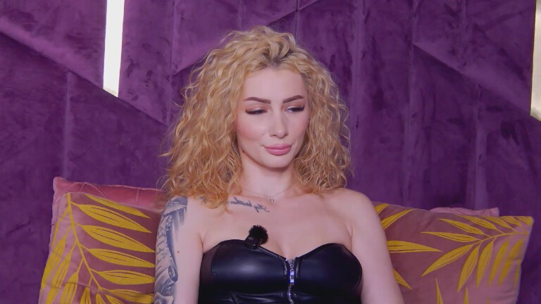 AngieShaen's Streamate show and profile