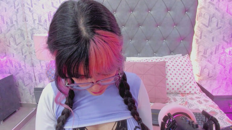 MaddyeWaves's Streamate show and profile