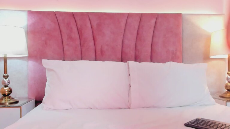 EmmaWeest's Streamate show and profile