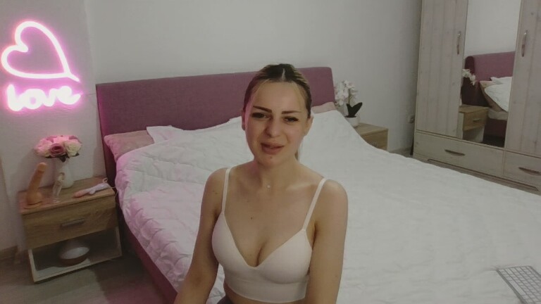 EMYILIA's Streamate show and profile