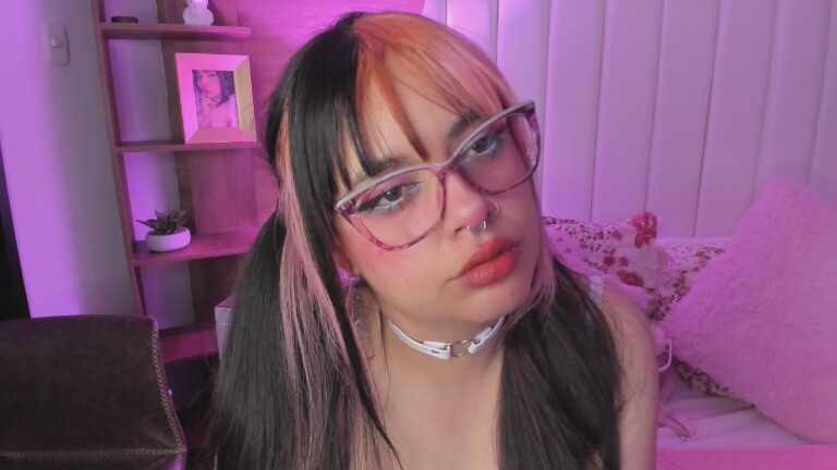MaddieWaves's Streamate show and profile