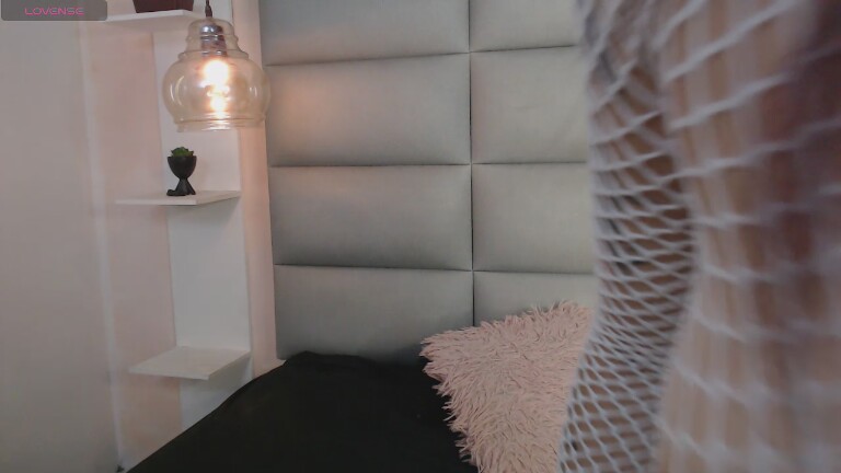 naomish's Streamate show and profile